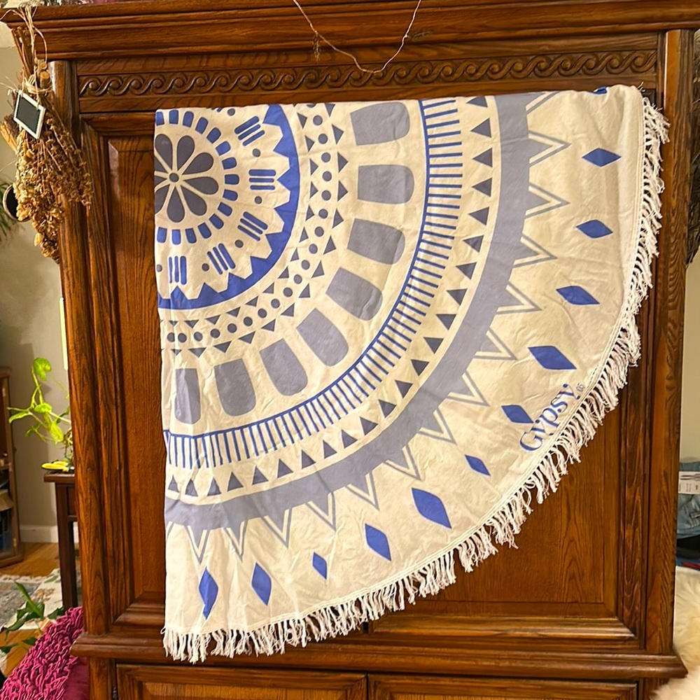 Gypsy 05 Round Bobo beach throw in beautiful blue and white print